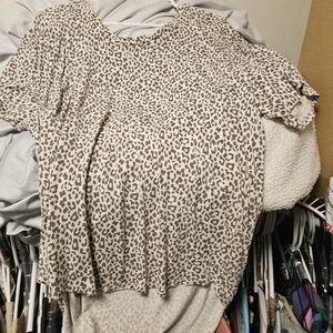 Super cute comfy leopard print shirt